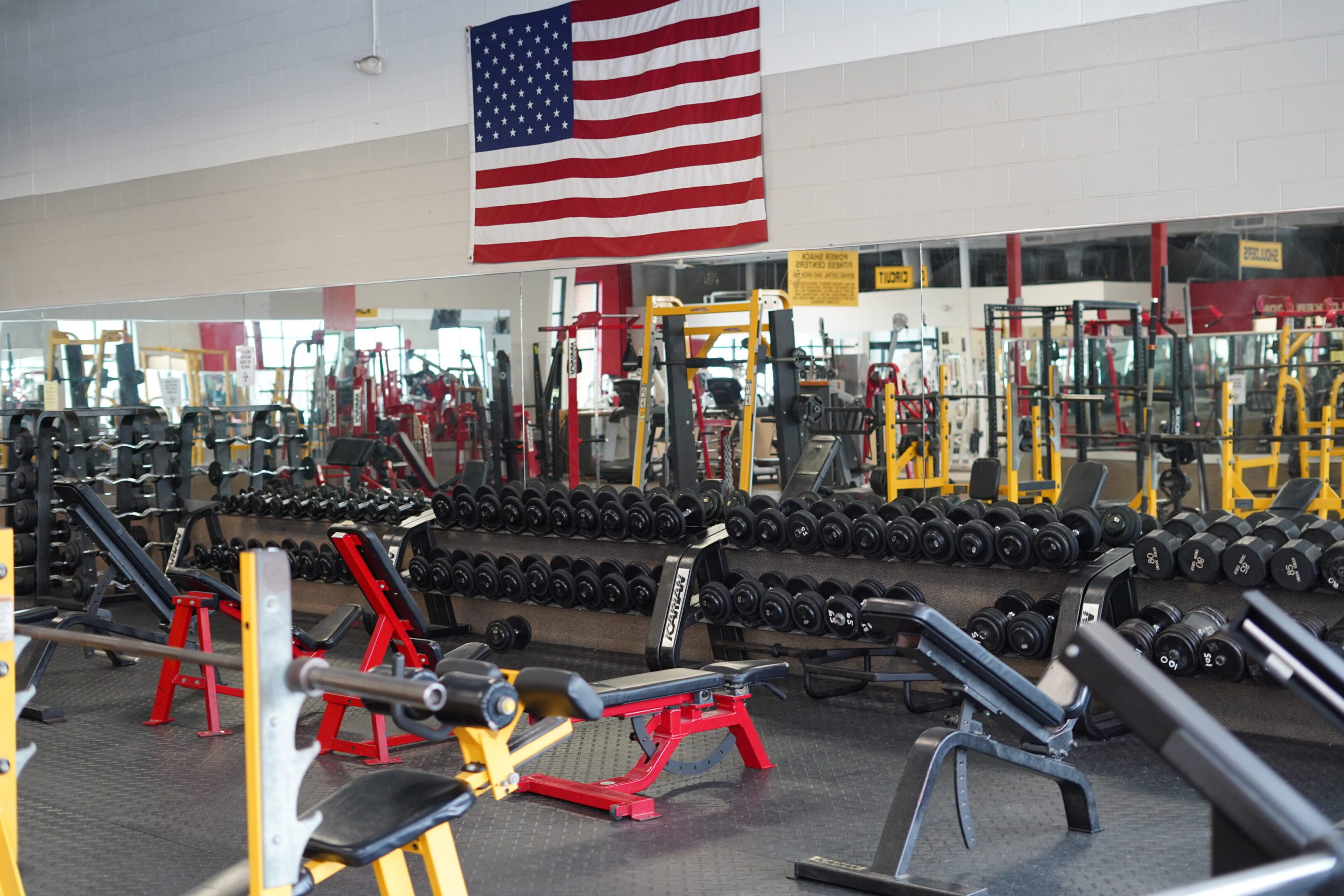 DSC01933 A gym with many different types of exercise equipment.
