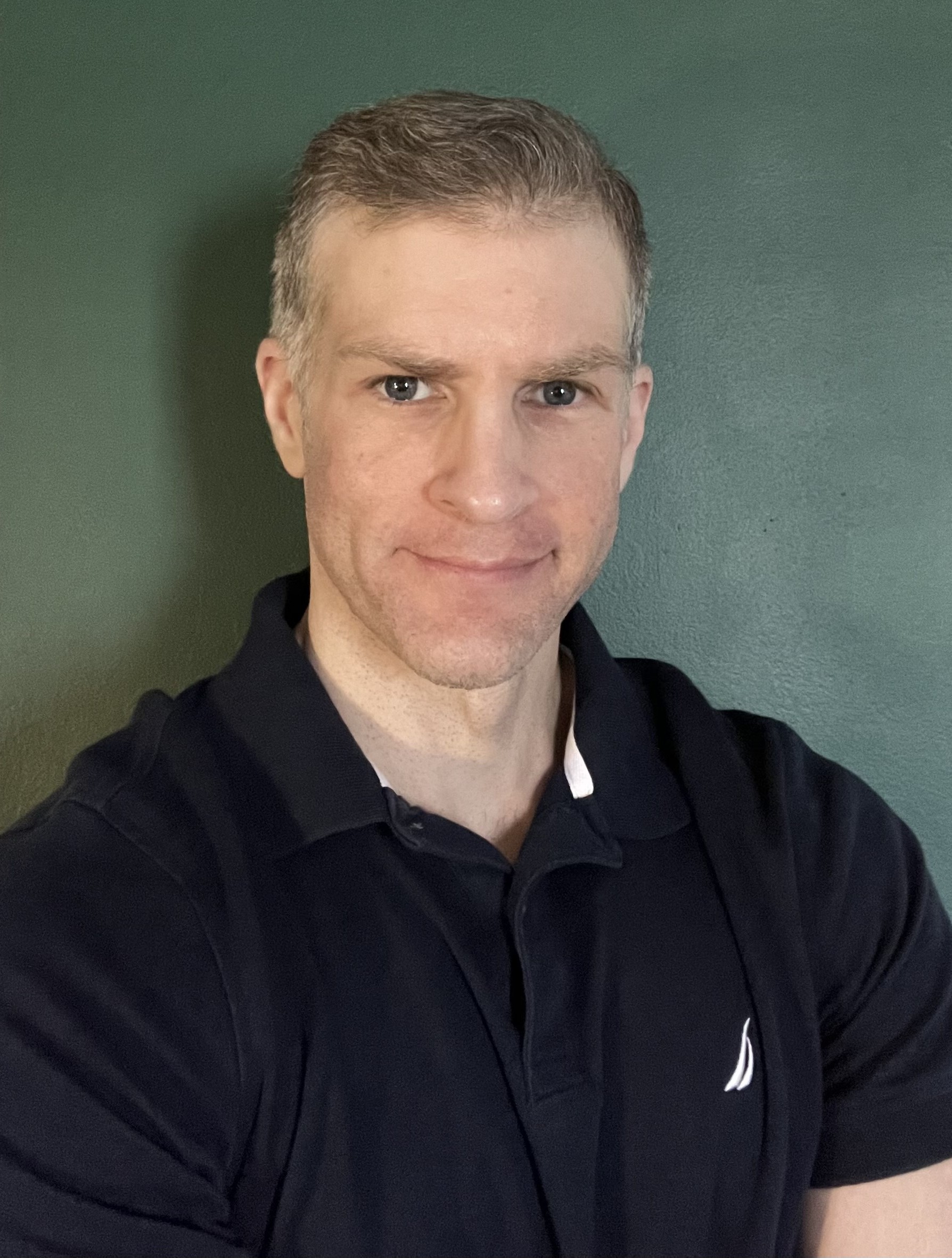 Thomas Newhard Pickeringtoncrop A man with short hair and a black shirt